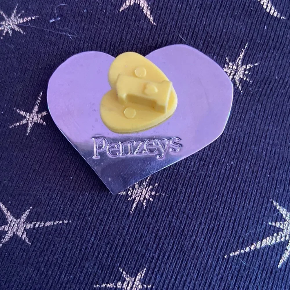 “Kind” Heart Pin Brooch Inspirational Word Jewelry Fashion Accessory